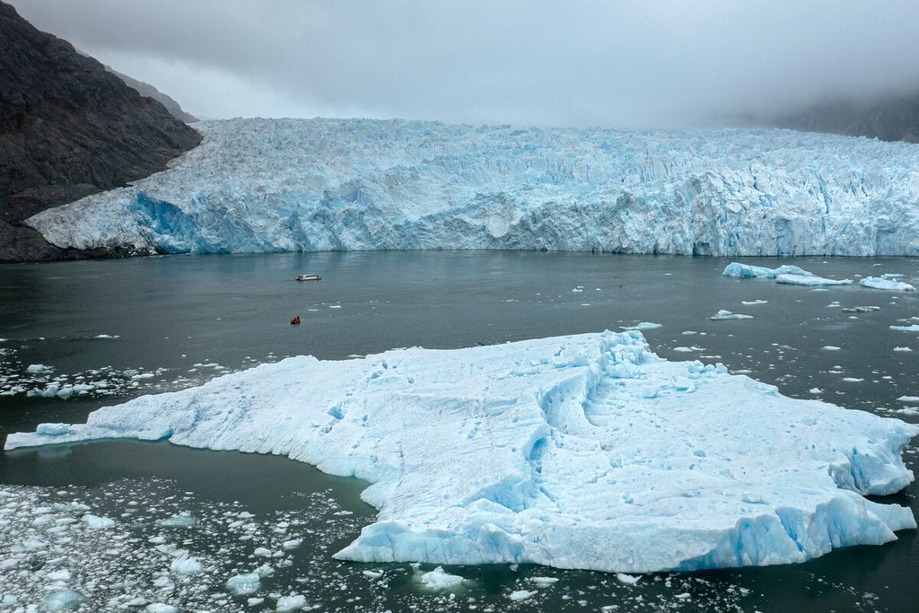 Pemandangan Gletser San Rafael di wilayah Aysen, Chile selatan, Minggu (13/2/2022). Mencairnya gletser adalah fenomena alam yang dipercepat oleh perubahan iklim secara signifikan,