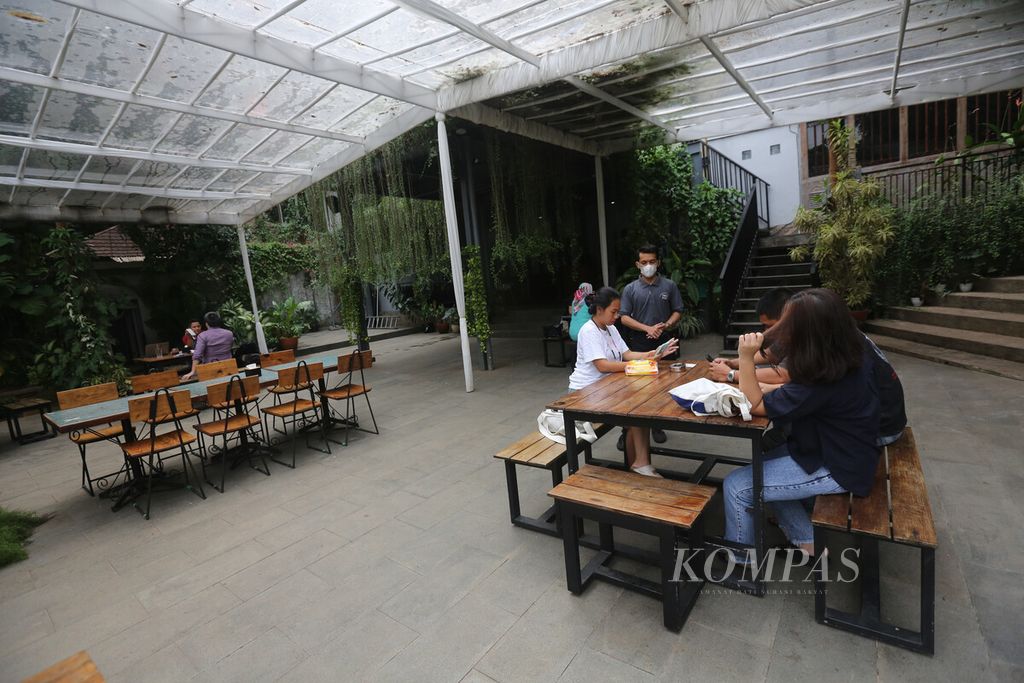 https://assetd.kompas.id/6CHpwotMgzVdoc27eJ4BmP_ynE4=/1024x683/filters:watermark(https://cdn-content.kompas.id/umum/kompas_main_logo.png,-16p,-13p,0)/https%3A%2F%2Fkompas.id%2Fwp-content%2Fuploads%2F2021%2F10%2F354ca16e-8665-49f6-b087-aebbd128acbe_jpg.jpg