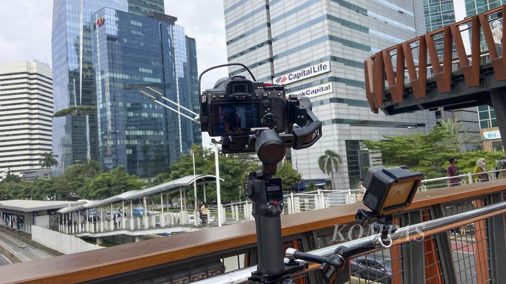 Dibantu dengan aplikasi DJI, gimbal DJI RS 3 Mini dapat melakukan pemotretan panorama dengan multi bingkai dalam sudut 360 derajat. 