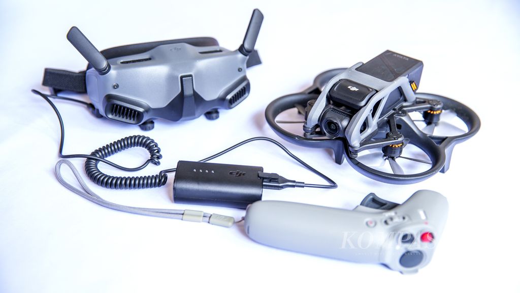 DJI Avata dilengkapi dengan Goggles 2 dan Motion Controller.