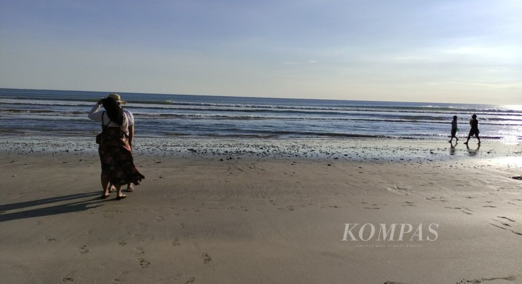 https://assetd.kompas.id/6u1H9TKZhDlHG1w89lMshZb1o28=/1024x558/filters:watermark(https://cdn-content.kompas.id/umum/kompas_main_logo.png,-16p,-13p,0)/https%3A%2F%2Fkompas.id%2Fwp-content%2Fuploads%2F2021%2F06%2F20210618cokp-geliat-kota-kuta-05_1624000987.jpg