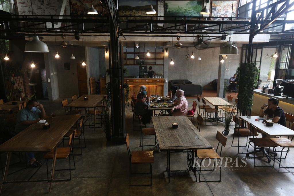 https://assetd.kompas.id/6wzyf9WyxJWgc-uC0K4SZ_4mDBU=/1024x683/filters:watermark(https://cdn-content.kompas.id/umum/kompas_main_logo.png,-16p,-13p,0)/https%3A%2F%2Fkompas.id%2Fwp-content%2Fuploads%2F2021%2F10%2F8ed4582d-0306-4ae4-935c-714595e61fae_jpg.jpg