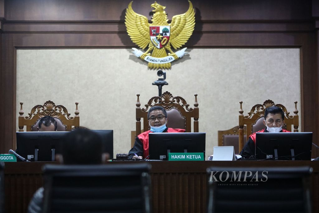 https://assetd.kompas.id/70ytGEzNmukQ052-yaQ4-HT3vGw=/1024x683/filters:watermark(https://cdn-content.kompas.id/umum/kompas_main_logo.png,-16p,-13p,0)/https%3A%2F%2Fkompas.id%2Fwp-content%2Fuploads%2F2021%2F12%2F46ed7677-33ce-4cf4-a538-abe69f790a12_jpg.jpg