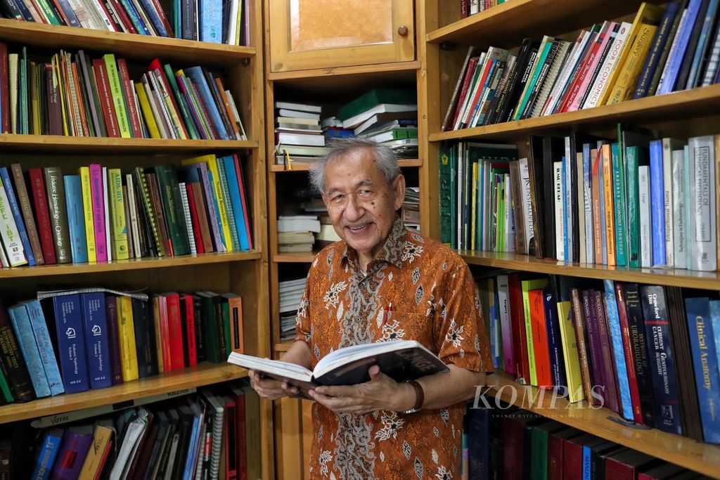 Prof Dr dr Samsuridjal Djauzi, SpPD-KAI FACP Guru Besar FKUI