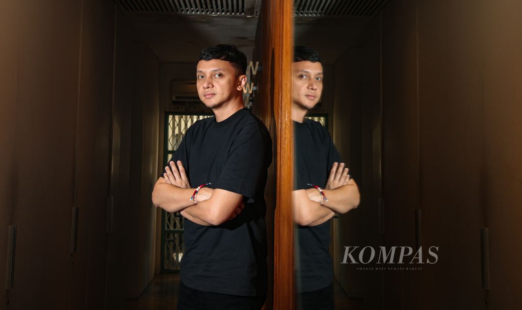 Iga Massardi, gitaris dan vokalis grup band Barasuara, saat ditemui di Jakarta, Jumat (7/4/2023). 