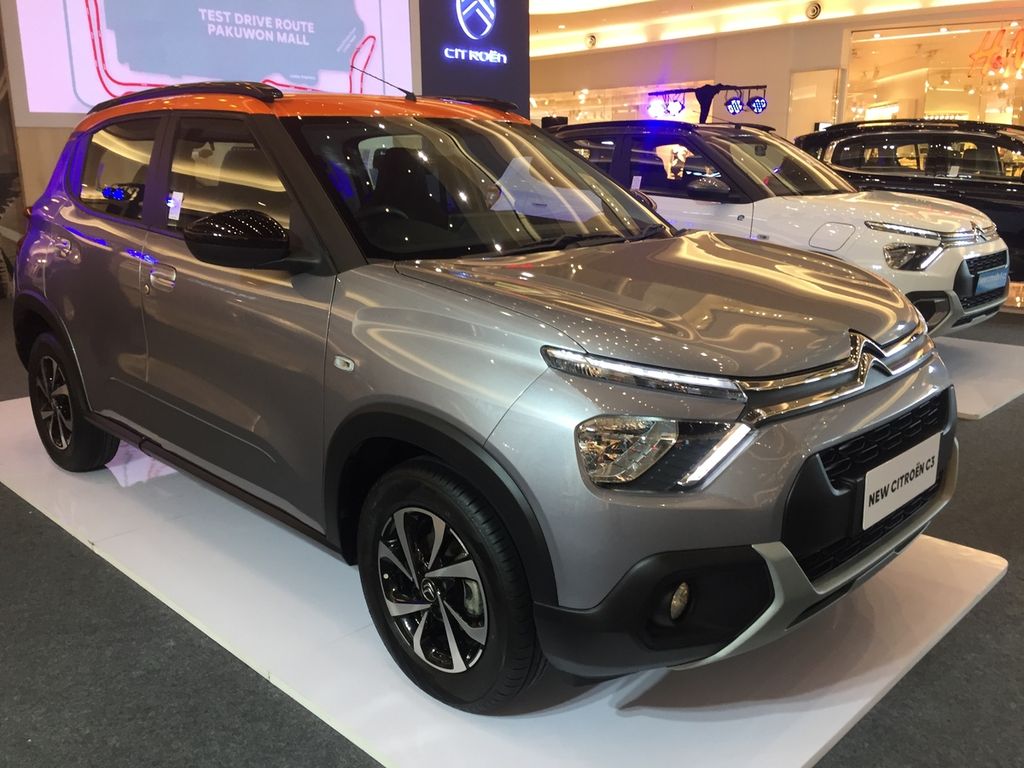 Pameran produk SUV Citroen Indonesia di Pakuwon Mall, Surabaya, Jawa Timur, 19-24 September 2023.