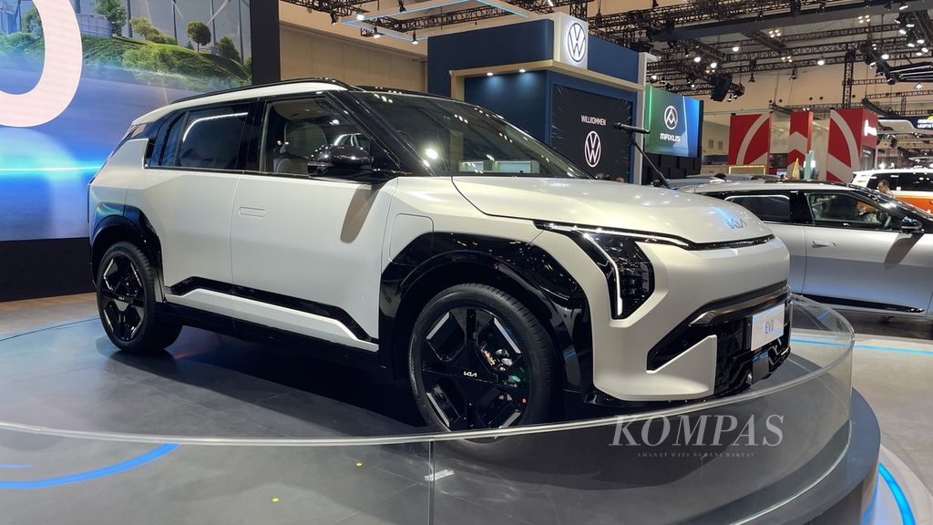 KIA EV3 diperkenalkan di ajang Gaikindo Jakarta Autoweek pada Jumat (22/11/2024) di ICE BSD, Tangerang, Banten.