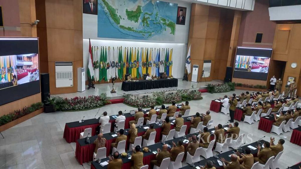 Rapat koordinasi penjabat kepala daerah di Kementerian Dalam Negeri, Jakarta, Kamis (16/6/2022). Kemendagri tengah menyiapkan aturan teknis pemilihan penjabat kepala daerah untuk gelombang selanjutnya yang dimulai pada Juli 2022.
