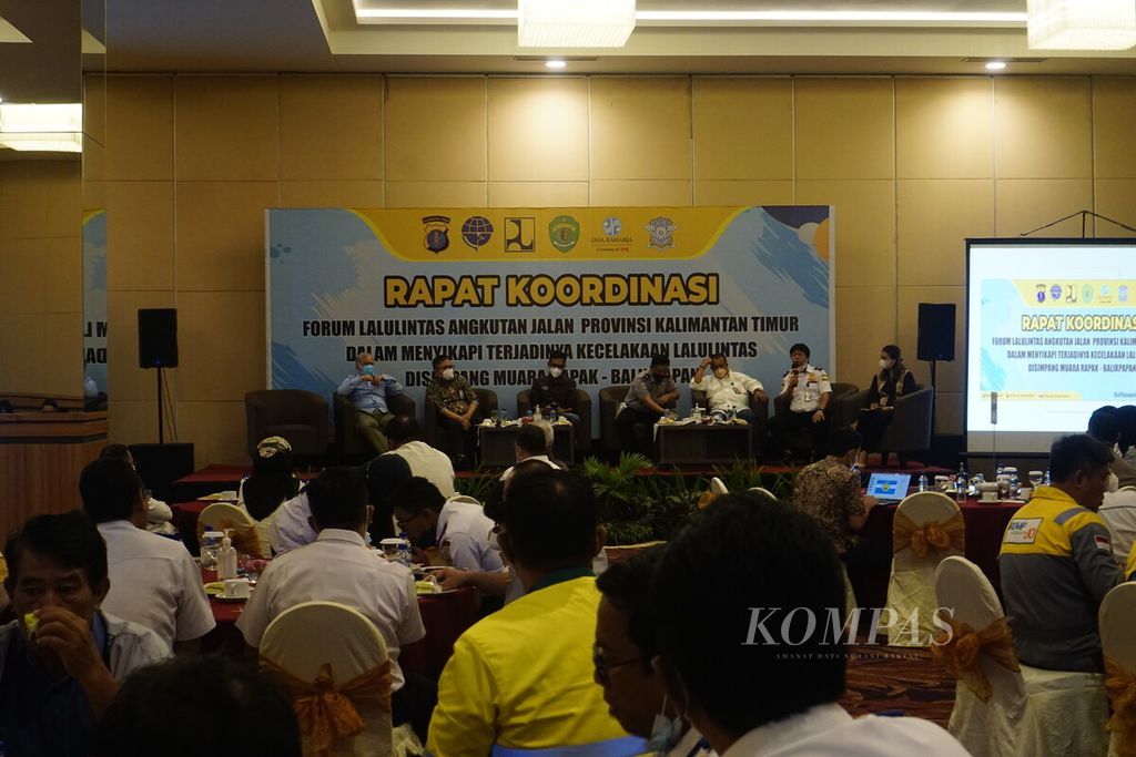 Suasana Rapat Koordinasi Forum Lalu Lintas dan Angkutan Jalan yang diselenggarakan Direktorat Lalu Lintas Kepolisian Daerah Kalimantan Timur di Balikpapan, Rabu (26/1/2022). Forum ini membahas segala macam kendala dan mencari solusi untuk mencegah kecelakaan maut berulang di Balikpapan.