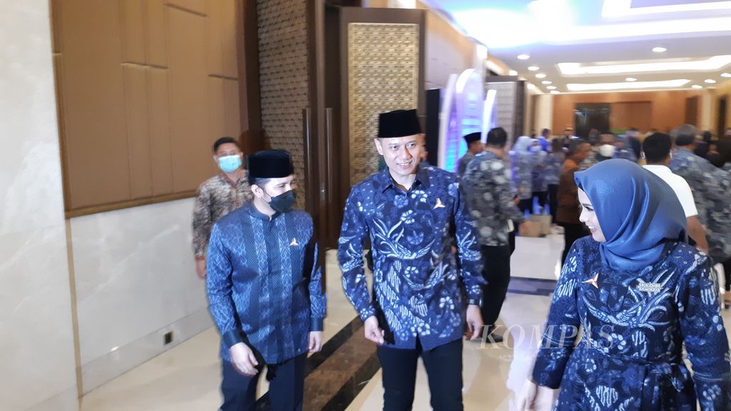 Ketua Umum Partai Demokrat Agus Harimurti Yudhoyono seusai acara Silaturahmi dan Kontemplasi Partai Demokrat, Minggu (17/4/2022), di Jakarta.