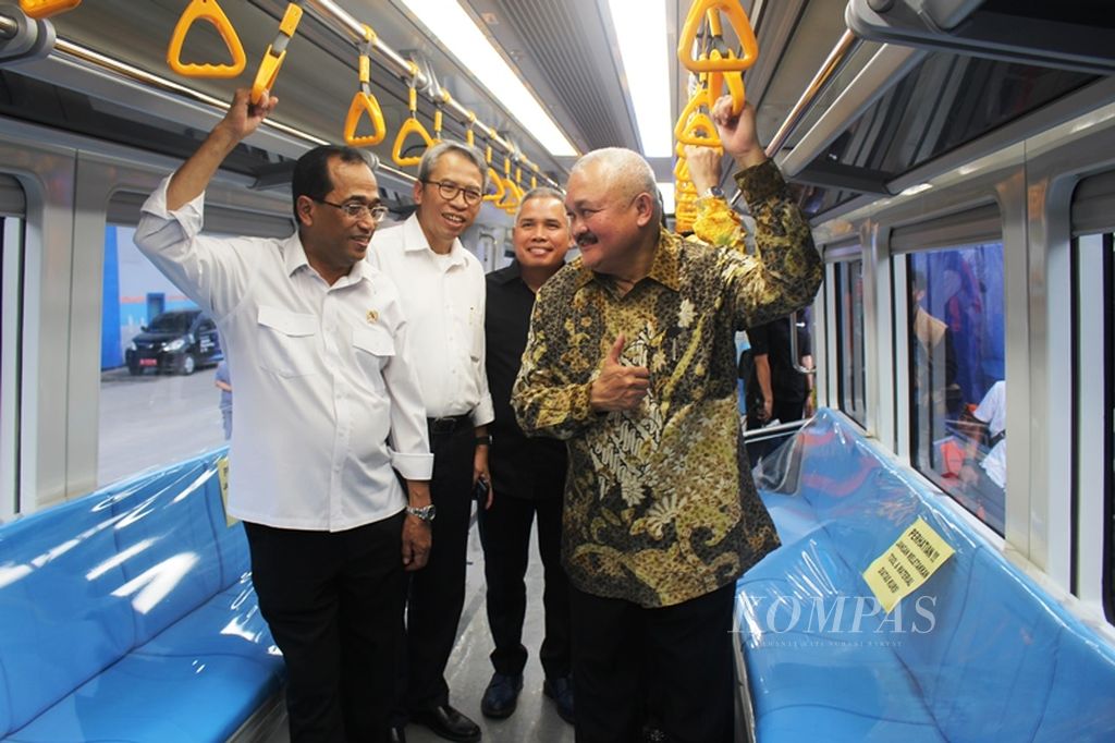 https://assetd.kompas.id/8JXQ4k09D-rXPGBcTo045OrNiYo=/1024x682/filters:watermark(https://cdn-content.kompas.id/umum/kompas_main_logo.png,-16p,-13p,0)/https%3A%2F%2Fkompas.id%2Fwp-content%2Fuploads%2F2018%2F04%2F20180420RAM-LRT.jpg