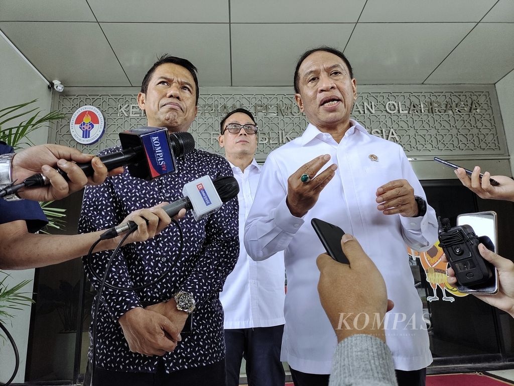 Sekretaris Jenderal PSSI Yunus Nusi (kiri) dan Menteri Pemuda dan Olahraga Zainudin Amali 