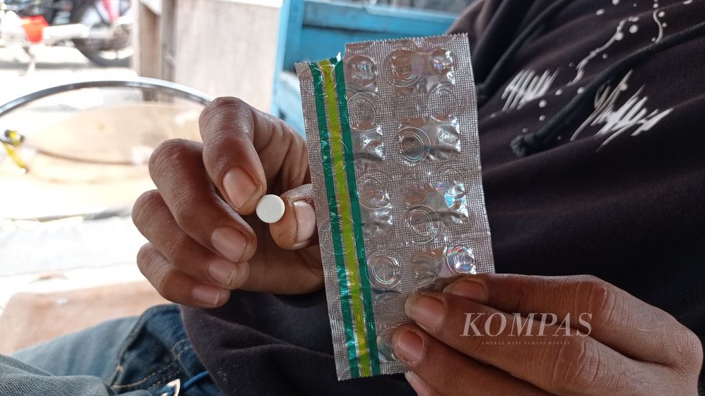Obat keras jenis tramadol yang dibeli dari salah satu toko kosmetik di Jakarta Selatan, Selasa (29/8/2023). 