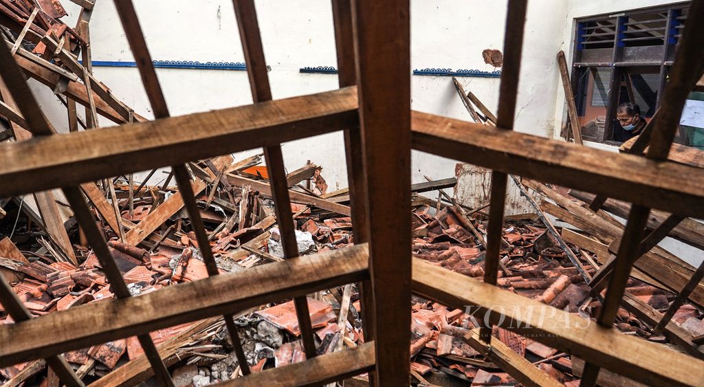 https://assetd.kompas.id/8UKIzTEqT8jtZxGpAmdGk2VubyY=/1024x563/filters:watermark(https://cdn-content.kompas.id/umum/kompas_main_logo.png,-16p,-13p,0)/https%3A%2F%2Fkompas.id%2Fwp-content%2Fuploads%2F2021%2F09%2Faa54958b-d33a-4110-bcd8-0b2d9a8945c1_jpg.jpg