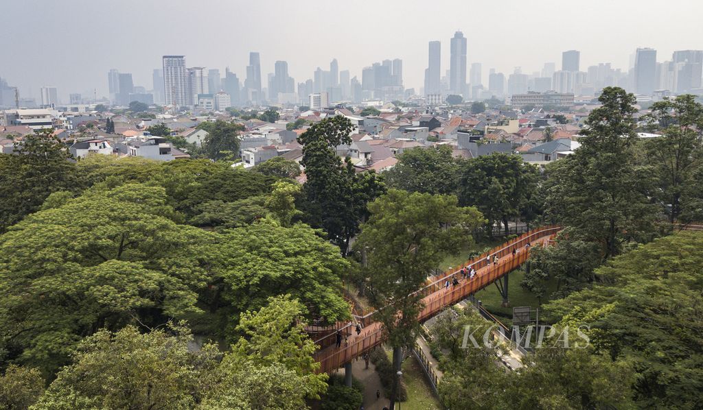 Foto aerial Tebet Eco Park di Tebet, Jakarta Selatan, Minggu (7/5/2023). 