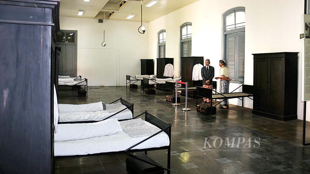 Diorama pada ruang asrama di Museum Kebangkitan Nasional, Jakarta (27/09/2018). Ruang asrama ini  pada awal abad ke-20 merupakan bagian dari Gedung School tot Opleiding van Inlandsche Artsen (STOVIA) atau sekolah dokter. Di ruang asrama itu, para siswa STOVIA saling bersosialisasi dan memupuk gagasan untuk membentuk organisasi.