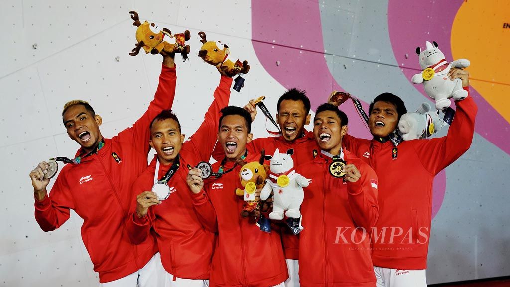 https://assetd.kompas.id/9Xhr1o-hIBiyFbVGxJVywDO0xQU=/1024x576/filters:watermark(https://cdn-content.kompas.id/umum/kompas_main_logo.png,-16p,-13p,0)/https%3A%2F%2Fkompas.id%2Fwp-content%2Fuploads%2F2018%2F08%2F20180827_ENGLISH-GENERASI-BULU-TANGKIS_A_web.jpg