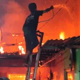 Gara-gara Pasutri Bertengkar, Tiga Rumah di Jaksel Terbakar
