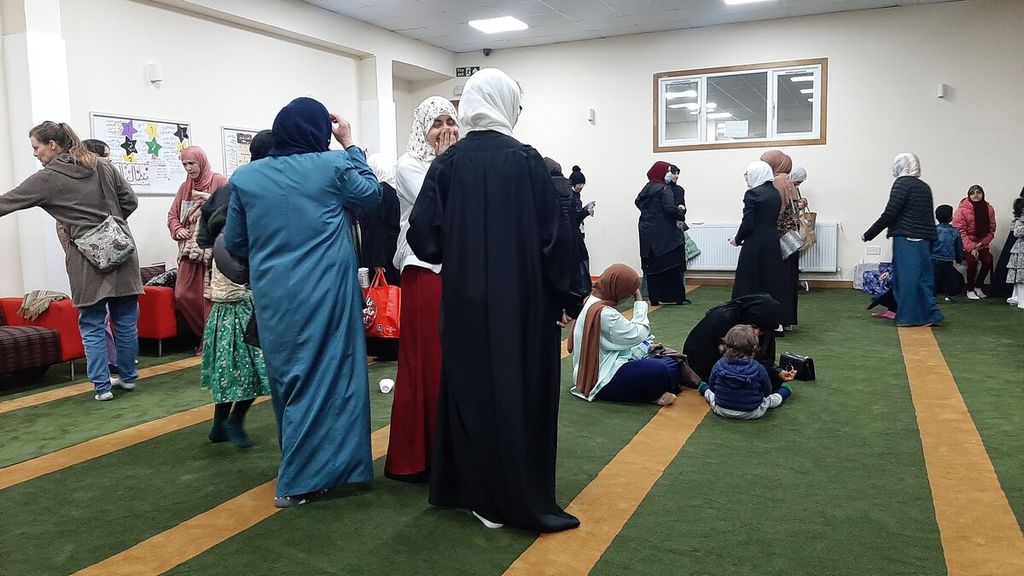 Suasana buka bersama di gedung MAB Centre Scotland, Glasgow, Skotlandia, Jumat (22/4/2022)