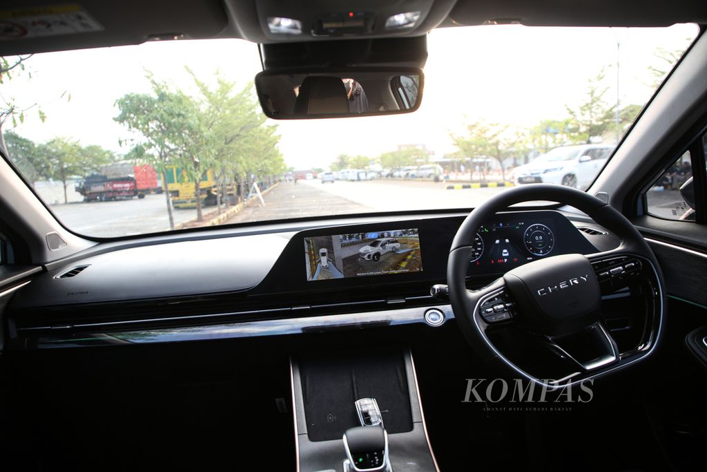 Interior Chery Omoda 5 dengan fitur kamera 360 derajat.