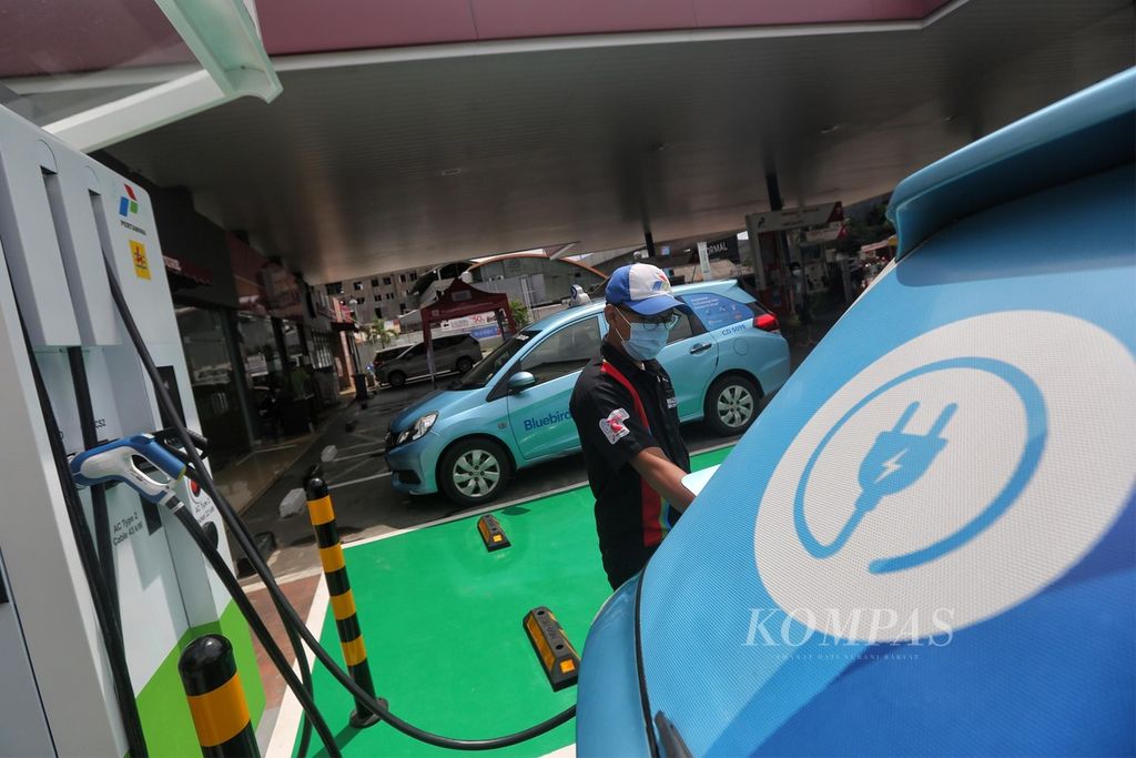 https://assetd.kompas.id/AcC7K0MzOymFgTeCyGH8W7GPH3g=/1024x683/filters:watermark(https://cdn-content.kompas.id/umum/kompas_main_logo.png,-16p,-13p,0)/https%3A%2F%2Fkompas.id%2Fwp-content%2Fuploads%2F2020%2F12%2F5d849d35-3bae-4bbd-82a3-f0870f23285e_jpg.jpg