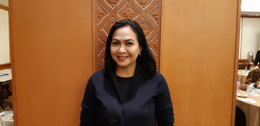 Penyanyi musik keroncong, Sundari Untinasih Soekotjo (53)