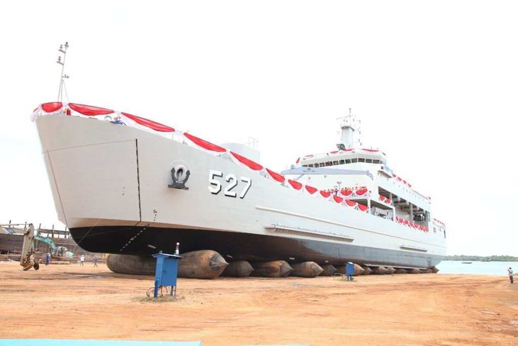 TNI AL menerima dua kapal angkut tank buatan dalam negeri, Rabu (3/3).