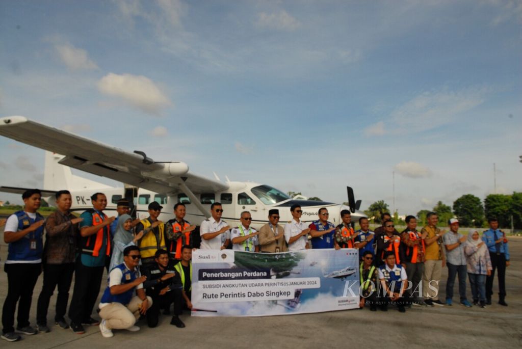 Persiapan menjelang penerbangan perintis perdana di Bandara Sultan Thaha, Jambi, Jumat (5/1/2024).