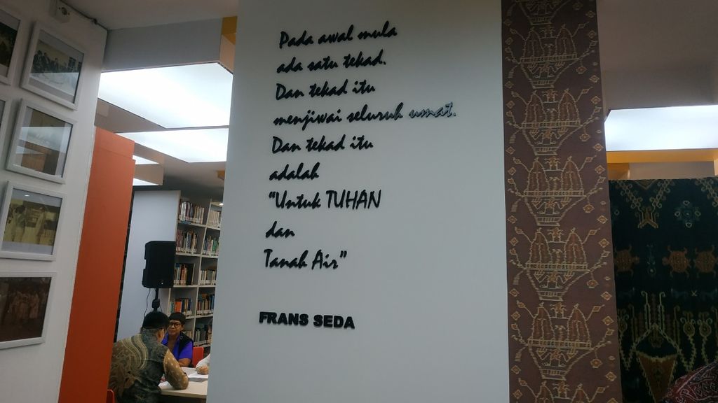 Suasana acara bertajuk Bedah Buku: Frans Seda, The Remarkable Life of Flower Island's Son” di Universitas Katolik Atma Jaya, Jakarta Selatan, Selasa (4/10/2022). Frans dianggap figur yang menjadi teladan dan masih bisa diikuti sampai saat ini. 