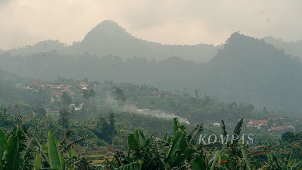 Hunian warga di Desa Wargajaya, Kecamatan Sukamakmur, Kabupaten Bogor, Jawa Barat, Rabu (11/5/2022).  