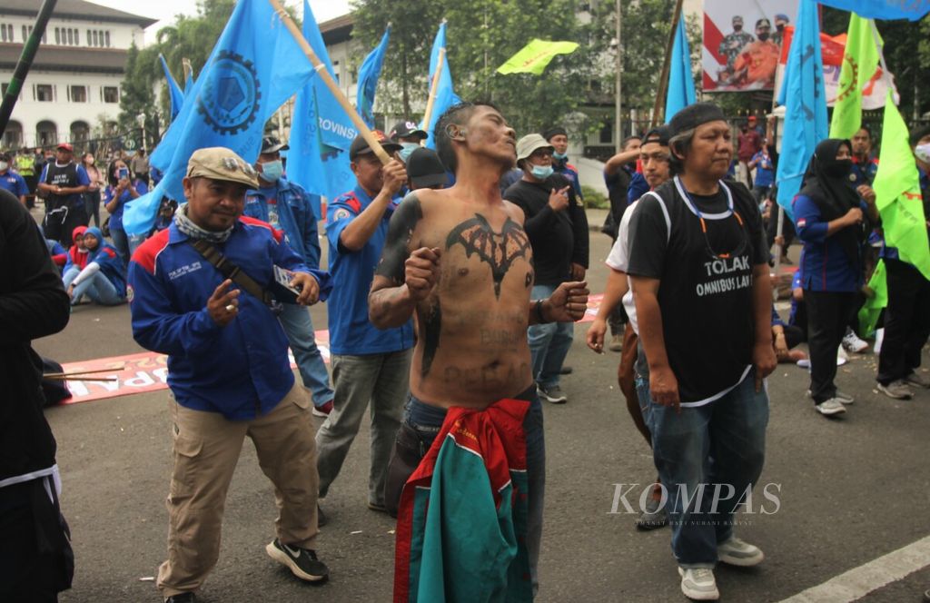 https://assetd.kompas.id/AyARhglERkkoR338L14m74zbLrk=/1024x664/filters:watermark(https://cdn-content.kompas.id/umum/kompas_main_logo.png,-16p,-13p,0)/https%3A%2F%2Fkompas.id%2Fwp-content%2Fuploads%2F2021%2F11%2F20211125TAM-04_1637826892.jpg