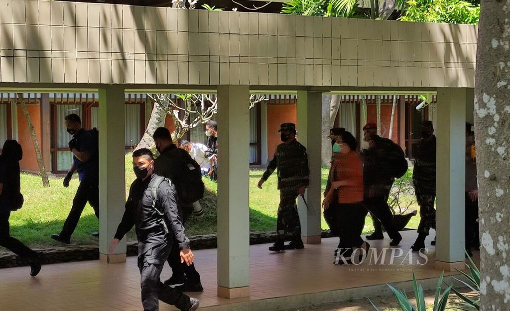 https://assetd.kompas.id/BCn8kbiAdQhQIiqh5wPeur6LRrg=/1024x625/filters:watermark(https://cdn-content.kompas.id/umum/kompas_main_logo.png,-16p,-13p,0)/https%3A%2F%2Fkompas.id%2Fwp-content%2Fuploads%2F2021%2F08%2F20210829cokb-panglima-tni-dan-kapolri-tinjau-isoter-sanur_1630233600.jpg