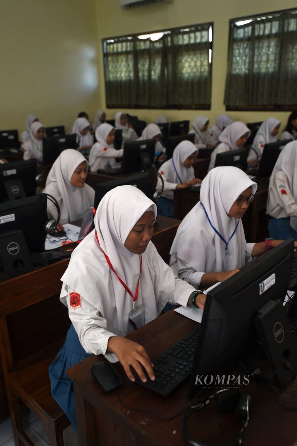 https://assetd.kompas.id/BMIxvldRkOzkHBQnrxBej4le4Vk=/1024x1538/filters:watermark(https://cdn-content.kompas.id/umum/kompas_main_logo.png,-16p,-13p,0)/https%3A%2F%2Fkompas.id%2Fwp-content%2Fuploads%2F2020%2F03%2Fa9877de2-2b15-4396-b438-14464c10c7ca_jpg.jpg
