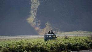 Jip Wisata ke Bromo Masuk Jurang, 8 Orang Terluka 