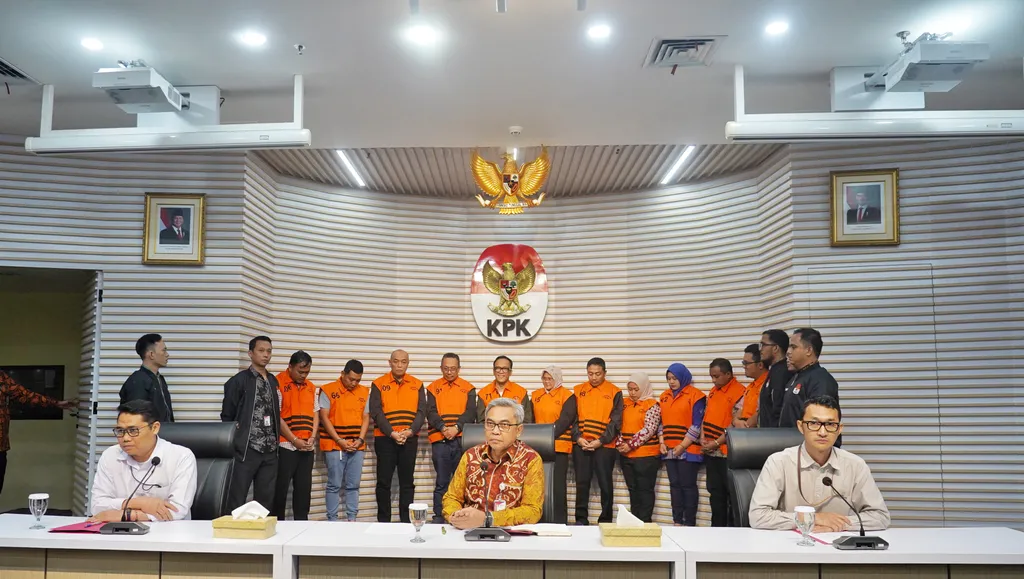 The Actions of the quot Sultan quot of the Ministry of Manpower and His