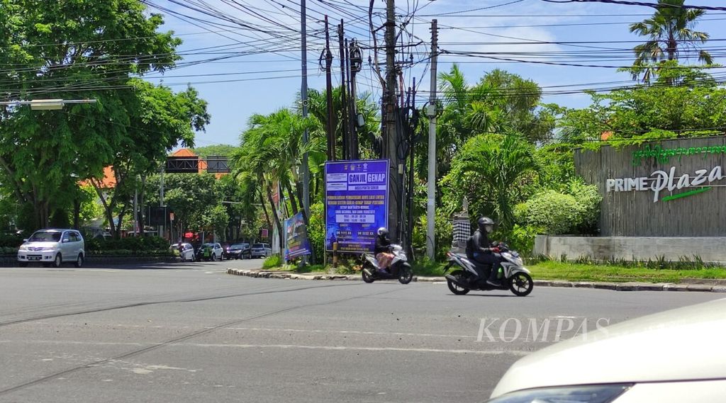 https://assetd.kompas.id/BvNUCWVrAJqyD0e0ByfVn9vzG40=/1024x569/filters:watermark(https://cdn-content.kompas.id/umum/kompas_main_logo.png,-16p,-13p,0)/https%3A%2F%2Fkompas.id%2Fwp-content%2Fuploads%2F2021%2F09%2F20210924coke-pengaturan-arus-lalu-lintas_1632476777.jpg