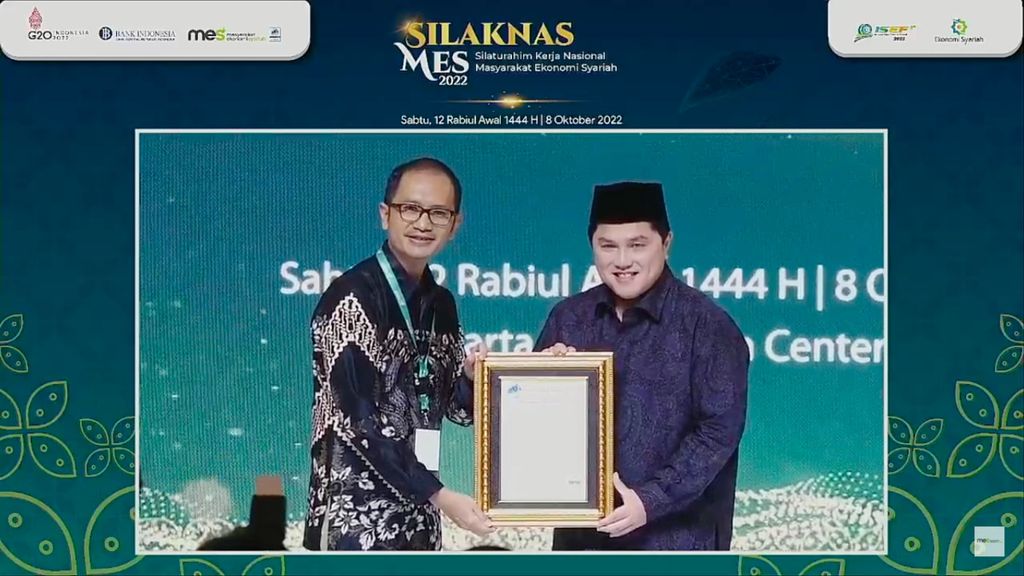 MES sebagai organisasi syariah juga mendapat sertifikat ISO 9001:2015 untuk sistem manajemen mutunya. Sertifikat diserahkan dari dari Country Manager Worldwide Quality Assurance (WQA) Aristian (kiri) kepada Ketum MES Erick Thohir (kanan).
