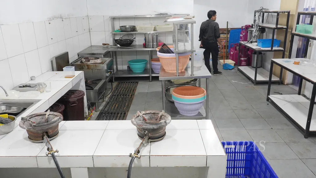 Nasib Dapur MBG yang Berhenti ”Ngebul”