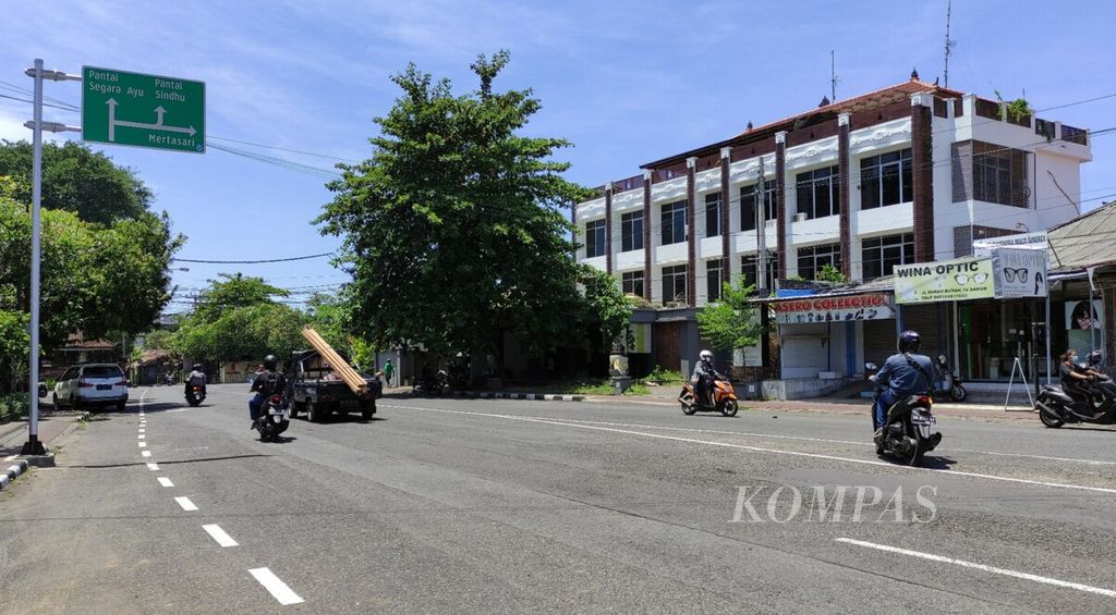 https://assetd.kompas.id/CML_Crypq5TMHkCUg5AB7qVJ4X8=/1024x565/filters:watermark(https://cdn-content.kompas.id/umum/kompas_main_logo.png,-16p,-13p,0)/https%3A%2F%2Fkompas.id%2Fwp-content%2Fuploads%2F2021%2F09%2F20210924cokc-pengaturan-arus-lalu-lintas_1632476727.jpg