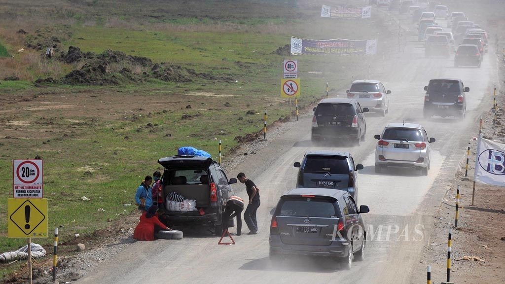 https://assetd.kompas.id/CNtJY43ss_Bfh4e9cbqjoPid0ko=/1024x576/filters:watermark(https://cdn-content.kompas.id/umum/kompas_main_logo.png,-16p,-13p,0)/http%3A%2F%2Fkompas.id%2Fwp-content%2Fuploads%2F2017%2F06%2F20170629H1_ENGLISH-MUDIK_A_web.jpg