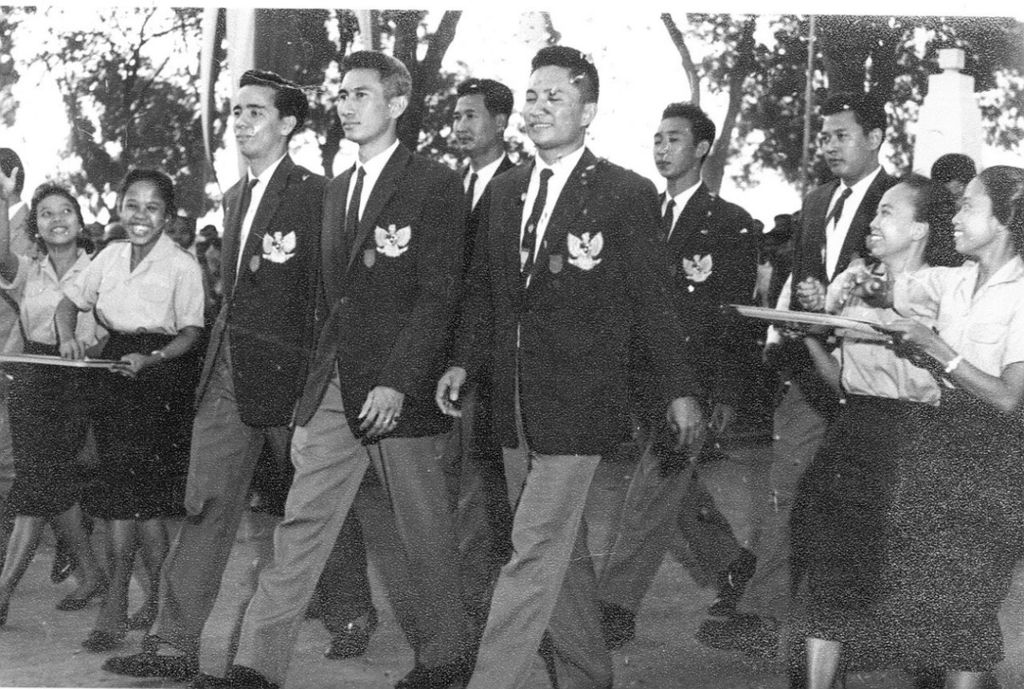 The Magnificent Seven: Pionir Prestasi Bulu Tangkis Indonesia - Kompas.id