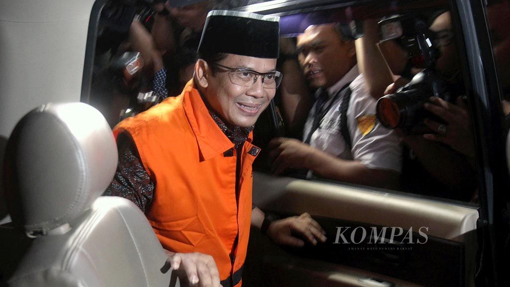 https://assetd.kompas.id/CXp43Wwq1cO4w-EC83bjw6cb3HQ=/1024x576/filters:watermark(https://cdn-content.kompas.id/umum/kompas_main_logo.png,-16p,-13p,0)/https%3A%2F%2Fkompas.id%2Fwp-content%2Fuploads%2F2018%2F11%2F20181102_ENGLISH-KPK_A_web_1541172845.jpg