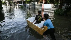 Jakarta Siaga Banjir, Cuaca Ekstrem Mengintai di Masa Pancaroba

