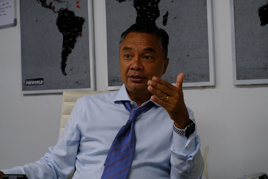 Mantan Wakil Menteri Luar Negeri Dino Patti Djalal saat menjelaskan sejumlah penipuan oleh mafia tanah yang menyasar tiga properti ibundanya di Jakarta Selatan, Rabu (31/3/2021).  