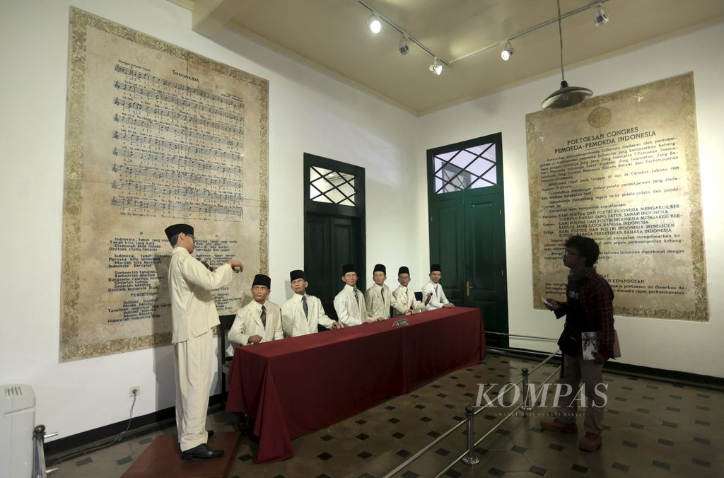 Suasana pelaksanaan Kongres Pemuda II yang menjadi sejarah tonggak persatuan dan kesatuan bangsa Indonesia tersaji dalam diorama di Museum Sumpah Pemuda, Jakarta, Kamis (25/10/2018). Menjelang peringatan Sumpah Pemuda pada Minggu (28/01/2018), museum ini ramai dikunjungi warga yang ingin mempelajari lebih dekat sejarah yang melahirkan sumpah untuk meleburkan berbagai latar belakang perbedaan menjadi satu Indonesia.