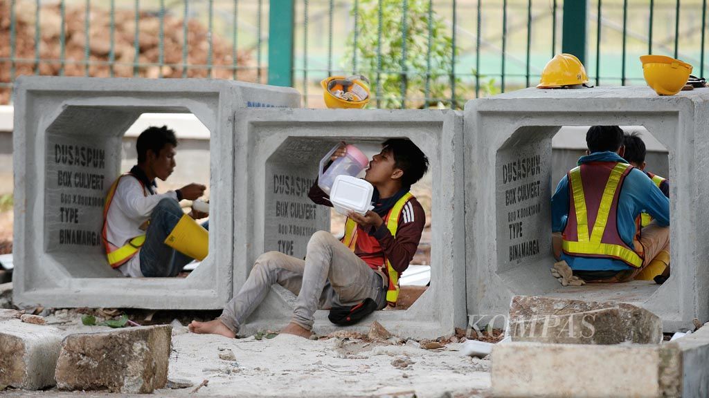 https://assetd.kompas.id/CtLjPNNBZGkkywfWXA3O5lR2_t0=/1024x576/filters:watermark(https://cdn-content.kompas.id/umum/kompas_main_logo.png,-16p,-13p,0)/https%3A%2F%2Fkompas.id%2Fwp-content%2Fuploads%2F2018%2F10%2F20181016_ENGLISH-UMP-NAIK-803-PERSEN_B_web_1539696661.jpg