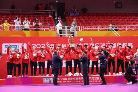 Menangi Estafet, Tim Indonesia Juara Dunia Yunior
