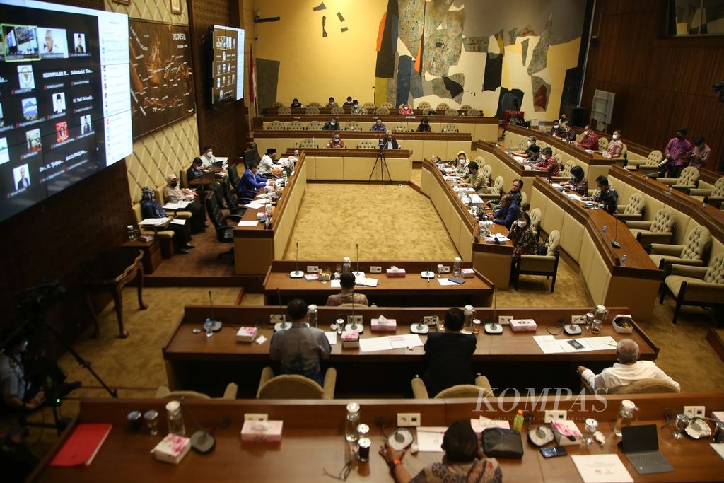 https://assetd.kompas.id/D7YLBkjZBpEXsNQMublVGMSj3nI=/1024x683/filters:watermark(https://cdn-content.kompas.id/umum/kompas_main_logo.png,-16p,-13p,0)/https%3A%2F%2Fkompas.id%2Fwp-content%2Fuploads%2F2021%2F11%2F545f4480-ec3f-4aa1-9c84-2dd15bbc8eb1_jpg.jpg