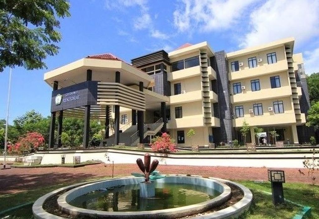https://assetd.kompas.id/D9UtajaKj-FulP6CpXnSSI56_1o=/1024x703/https%3A%2F%2Fkompaspedia.kompas.id%2Fwp-content%2Fuploads%2F2020%2F08%2Ffoto_Universitas-Khairun.jpg