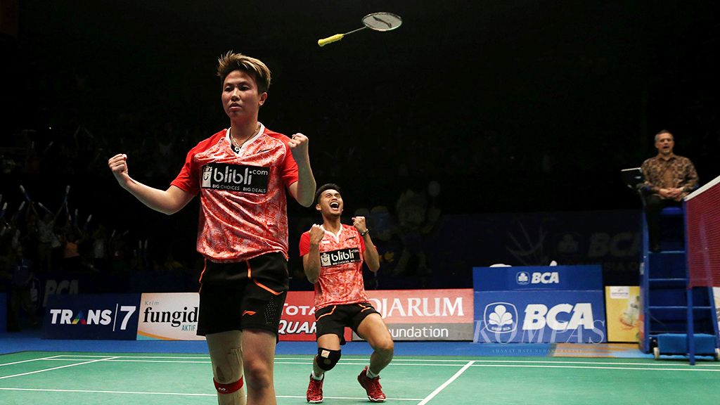 https://assetd.kompas.id/DF2oy3ZepUBhKcKfMNyYtum8yZs=/1024x576/filters:watermark(https://cdn-content.kompas.id/umum/kompas_main_logo.png,-16p,-13p,0)/http%3A%2F%2Fkompas.id%2Fwp-content%2Fuploads%2F2017%2F06%2F20170618H1_ENGLISH-INDONESIA-OPEN.jpg